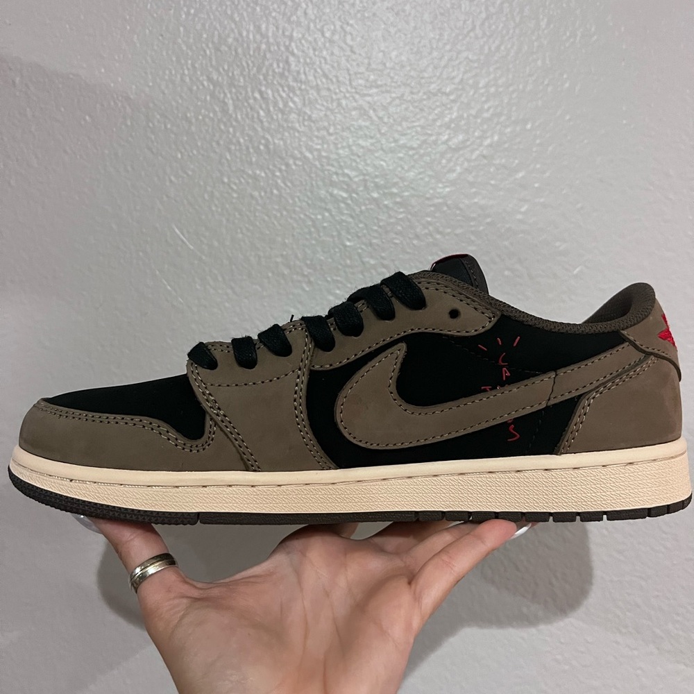 Jordan 1 Retro Low OG SP Mocha